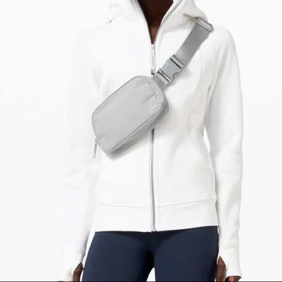 Lululemon Everywhere Belt Bag - Picture 2 of 12